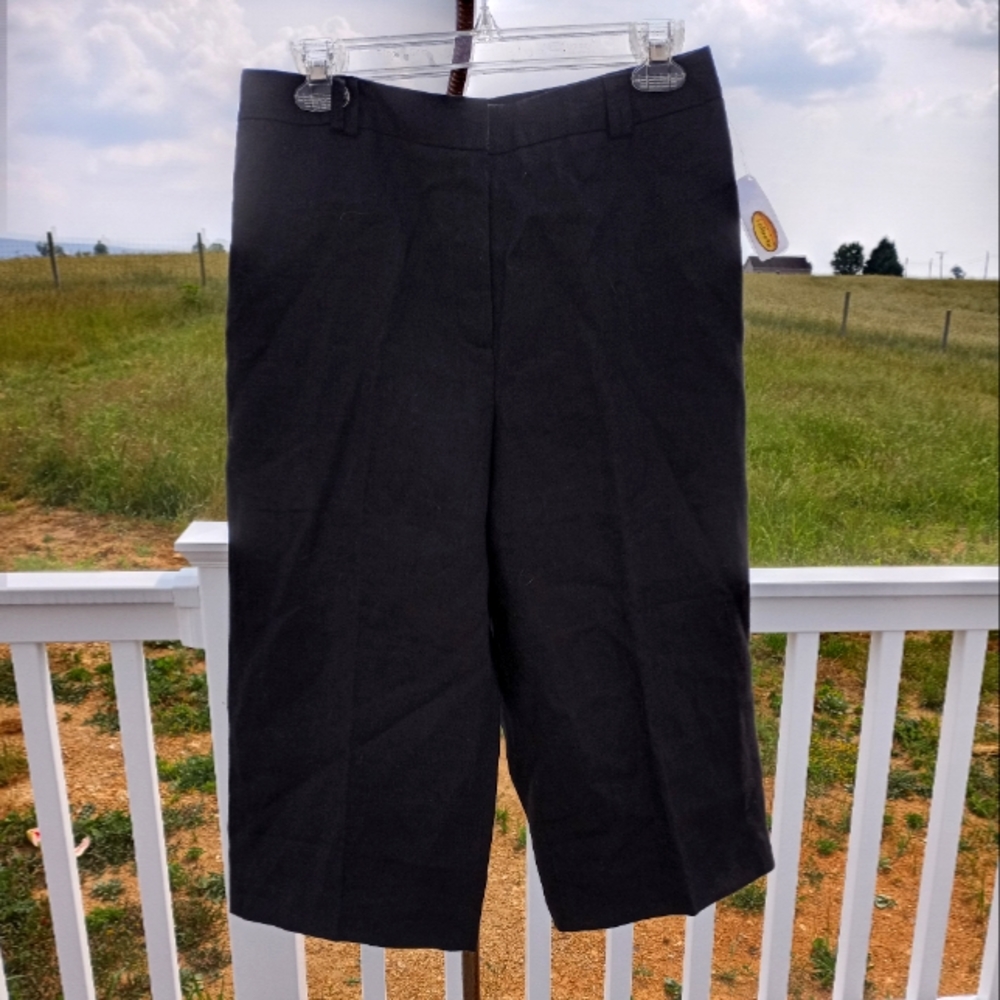 One Brand New Black Linen Capri Pants Size 6